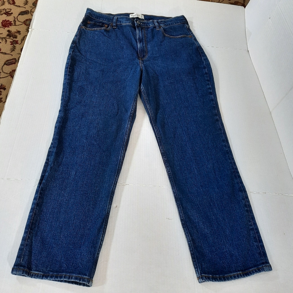 Abercrombie & Fitch Ultra High Rise The Ankle Straight Jeans